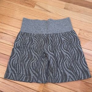NVGTN Gray Patterned Bike Shorts